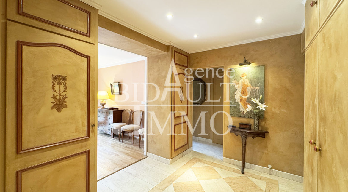 Appartement 5 Pièces avec Terrasse et Jardin La Celle-Saint-Cloud