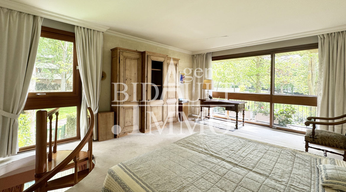 Appartement 5 Pièces avec Terrasse et Jardin La Celle-Saint-Cloud