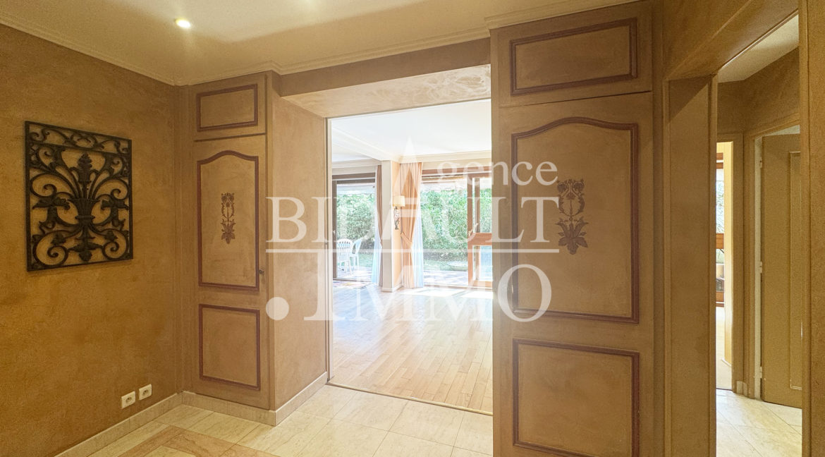 Appartement 5 Pièces avec Terrasse et Jardin La Celle-Saint-Cloud
