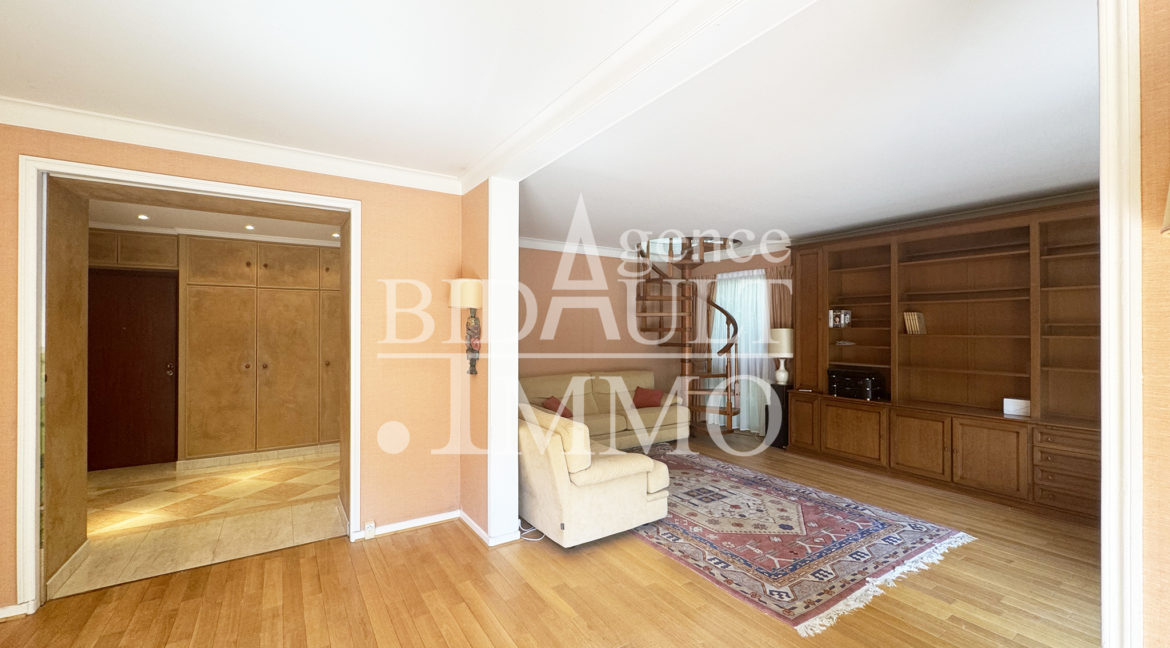 Appartement 5 Pièces avec Terrasse et Jardin La Celle-Saint-Cloud
