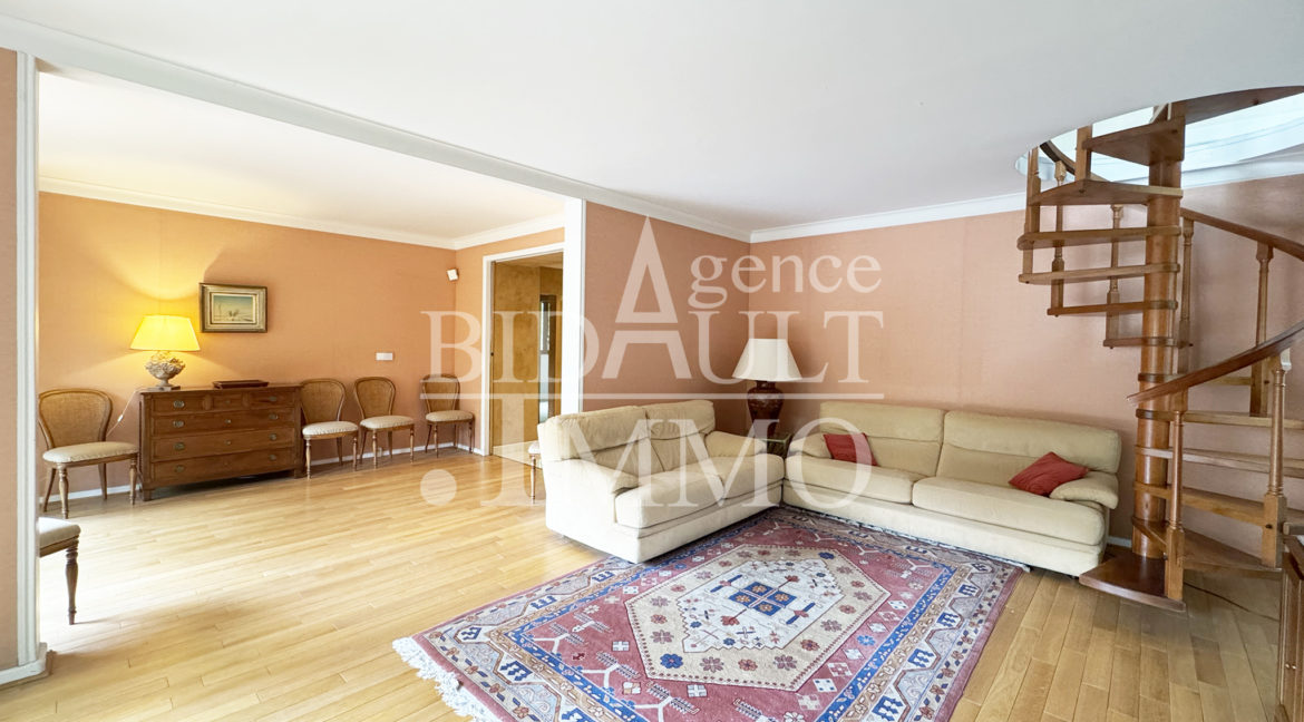 Appartement 5 Pièces avec Terrasse et Jardin La Celle-Saint-Cloud