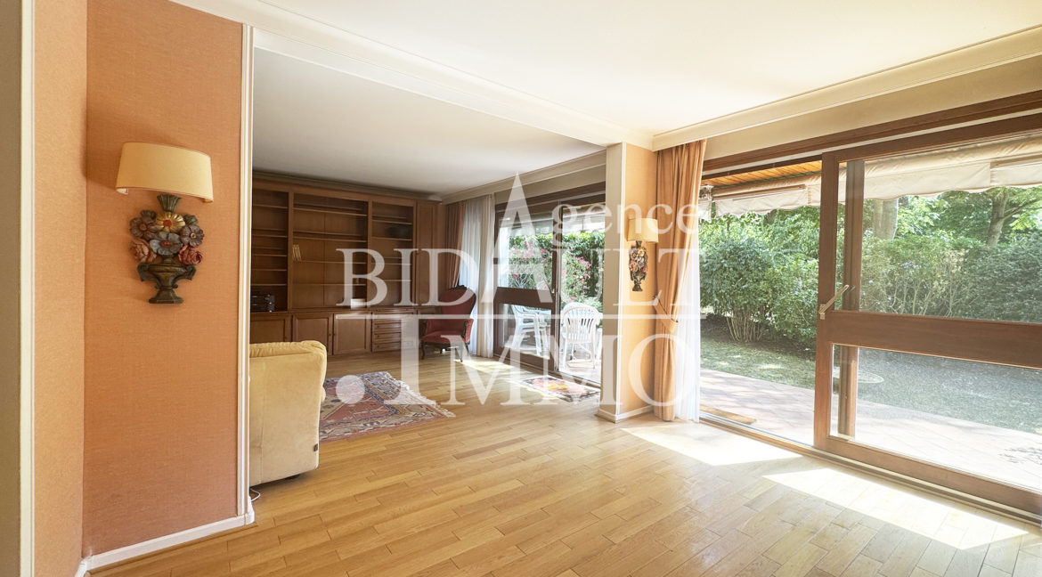 Appartement 5 Pièces avec Terrasse et Jardin La Celle-Saint-Cloud