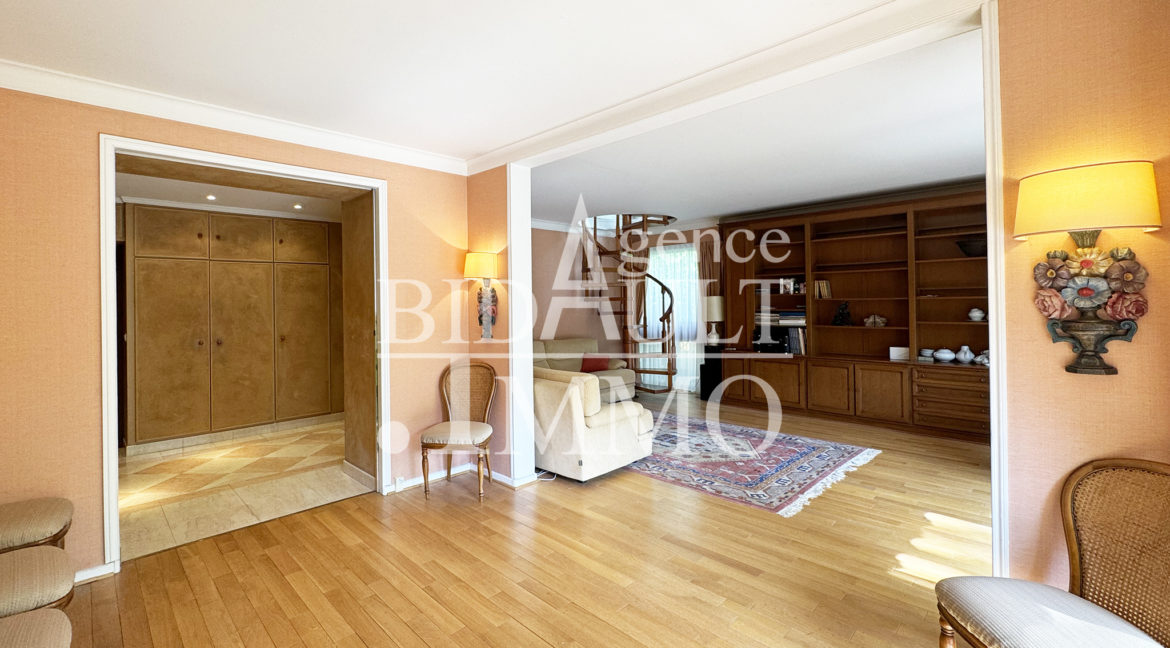 Appartement 5 Pièces avec Terrasse et Jardin La Celle-Saint-Cloud